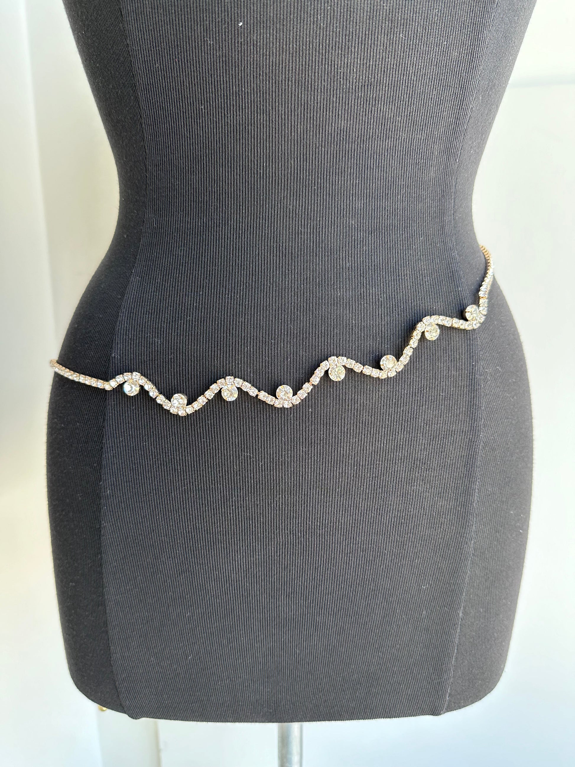Wavy Rhinestone Chain Belt