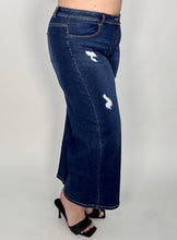 Load image into Gallery viewer, ‘Encore High Rise Distressed Wide Leg Jeans
