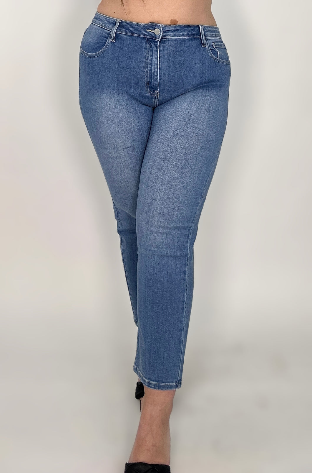 ‘Encore High Rise Straight Leg Jeans (2 colors)