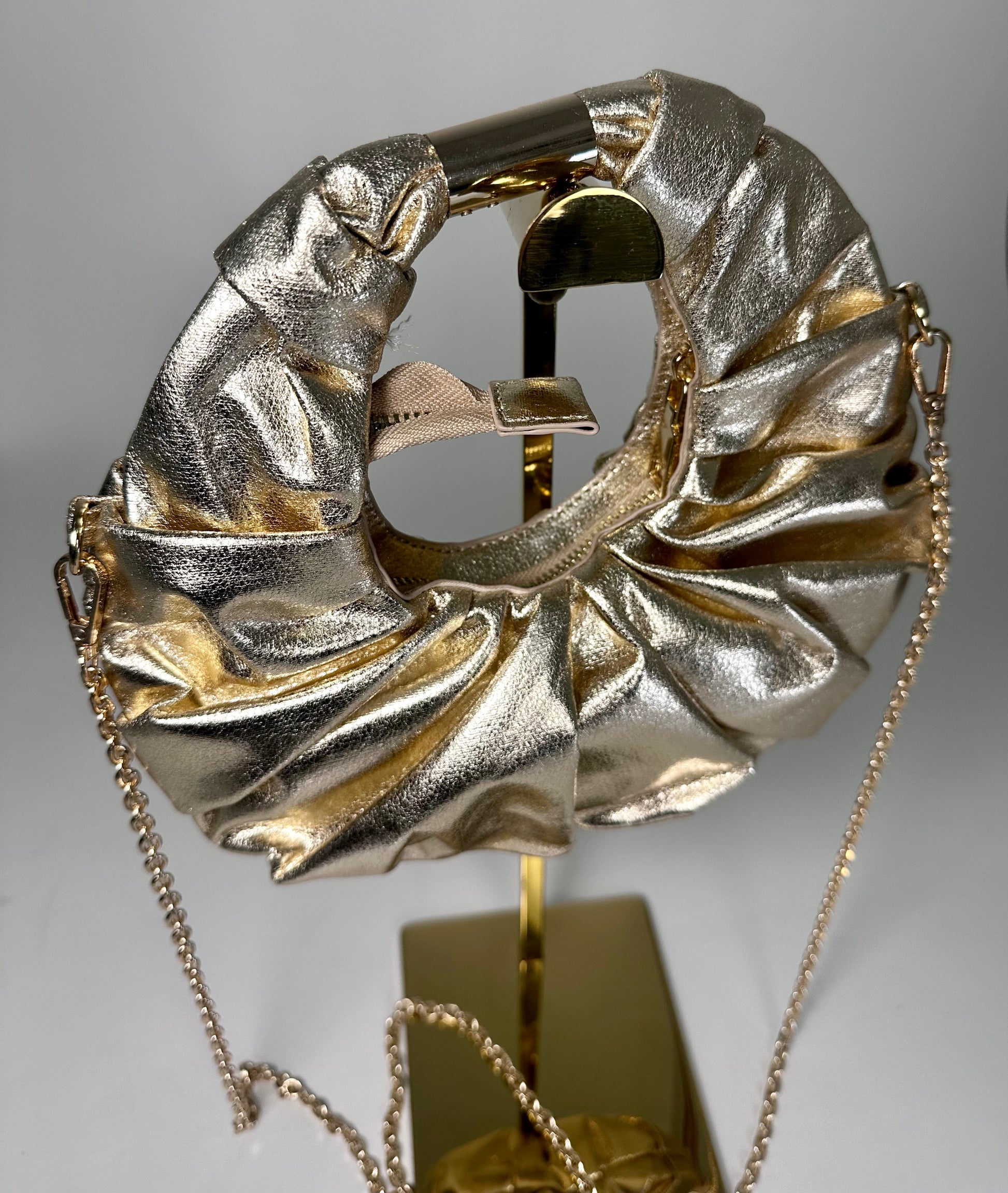 ‘Maddy’ Metallic Round Crescent Bag (2 colors)