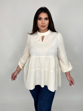 Load image into Gallery viewer, Val’ Long Flowy Cream Top
