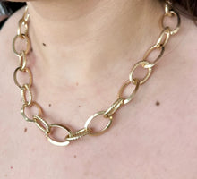 Load image into Gallery viewer, Gold Oval Textured Chain Link Necklace
