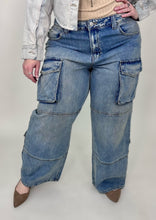 Load image into Gallery viewer, ‘Cello Wide Leg Cargo Jeans
