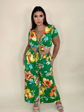 Load image into Gallery viewer, Green Floral Pants &amp; Top Set
