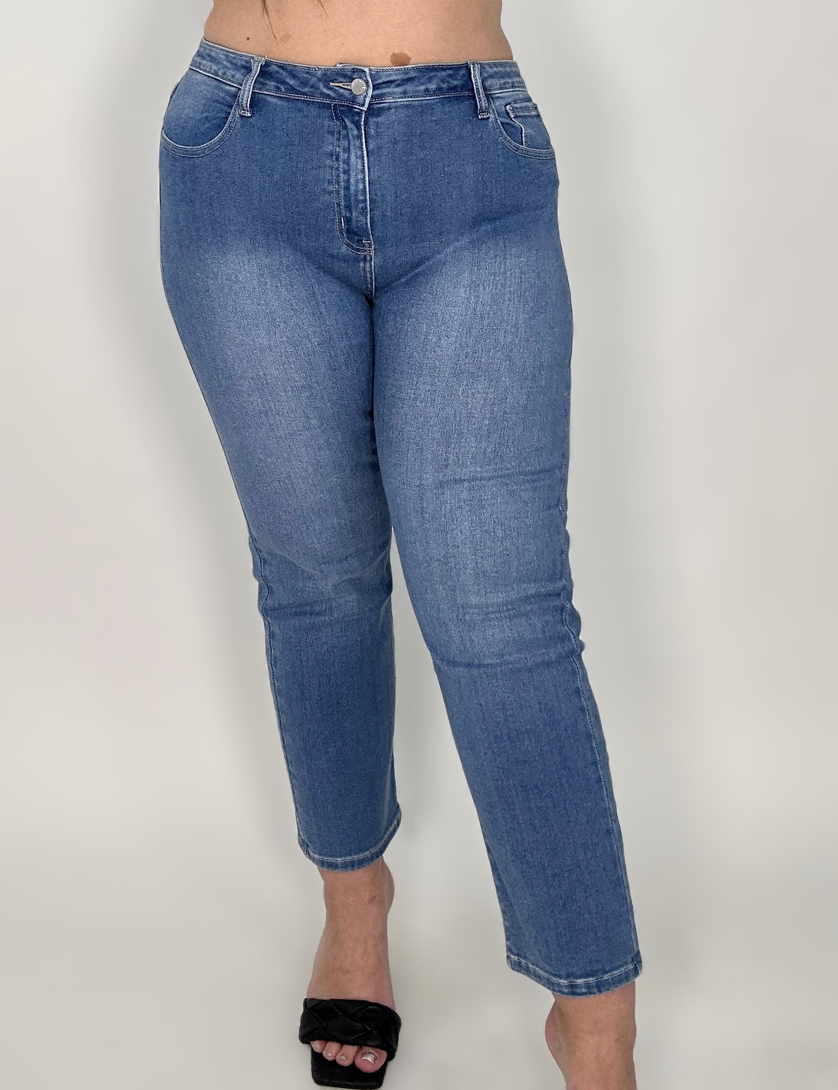 ‘Encore High Rise Straight Leg Jeans (2 colors)