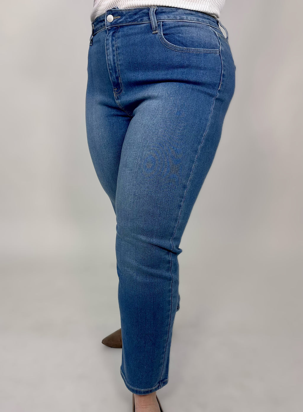 ‘Encore High Rise Straight Leg Jeans (2 colors)