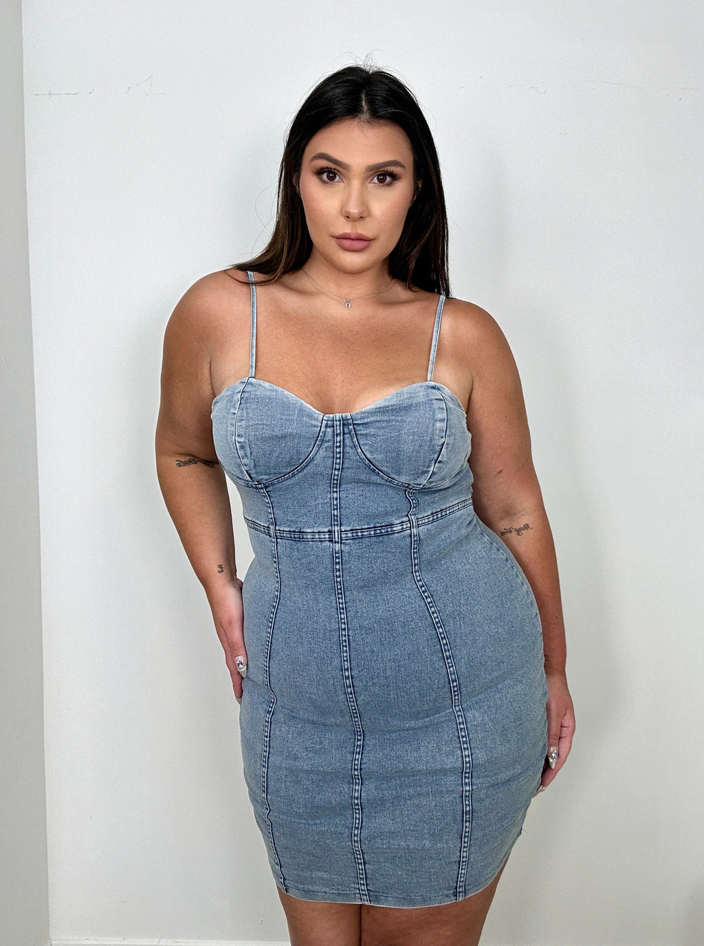 lia denim bodycon dress Medium Wash Denim Strapless Bodycon Midi Dress