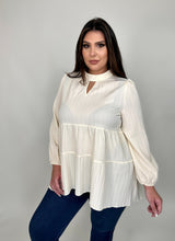 Load image into Gallery viewer, Val’ Long Flowy Cream Top
