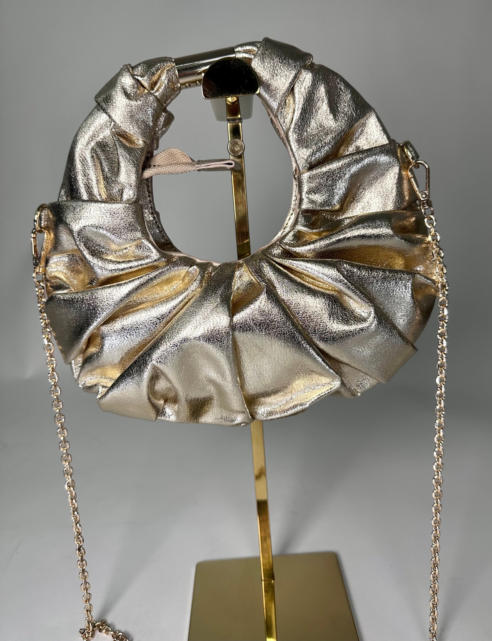 ‘Maddy’ Metallic Round Crescent Bag (2 colors)