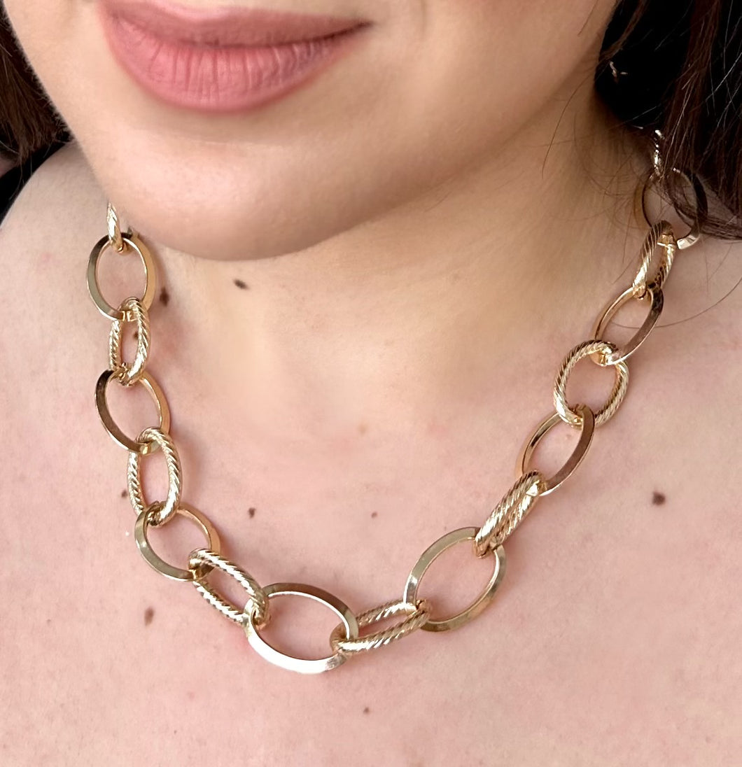 Gold Oval Textured Chain Link Necklace