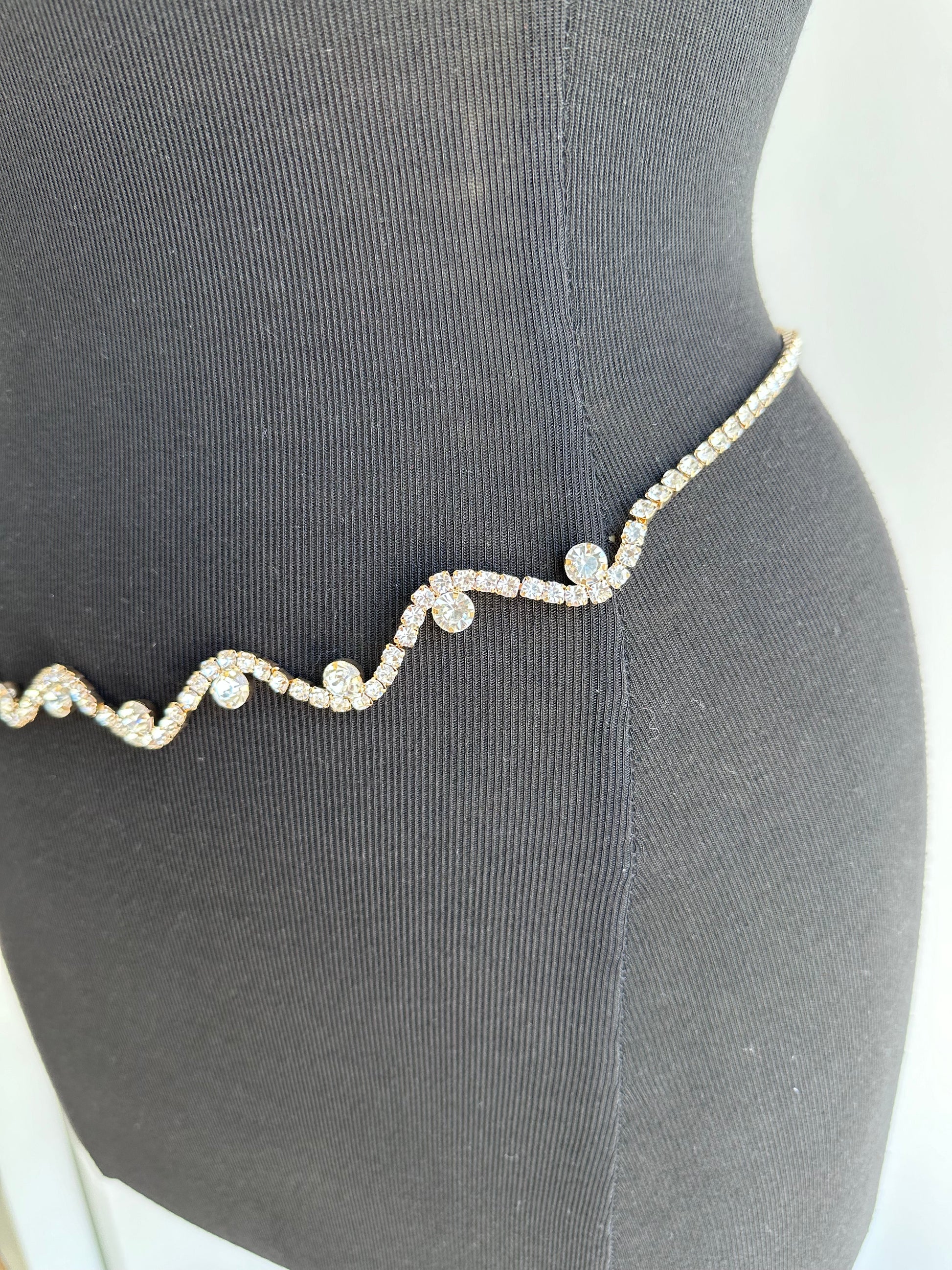 Wavy Rhinestone Chain Belt