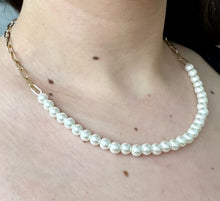 Load image into Gallery viewer, Chain Pearl Necklace (2 sizes)
