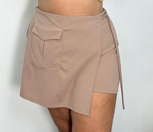 Load image into Gallery viewer, Beige Skort (3x)
