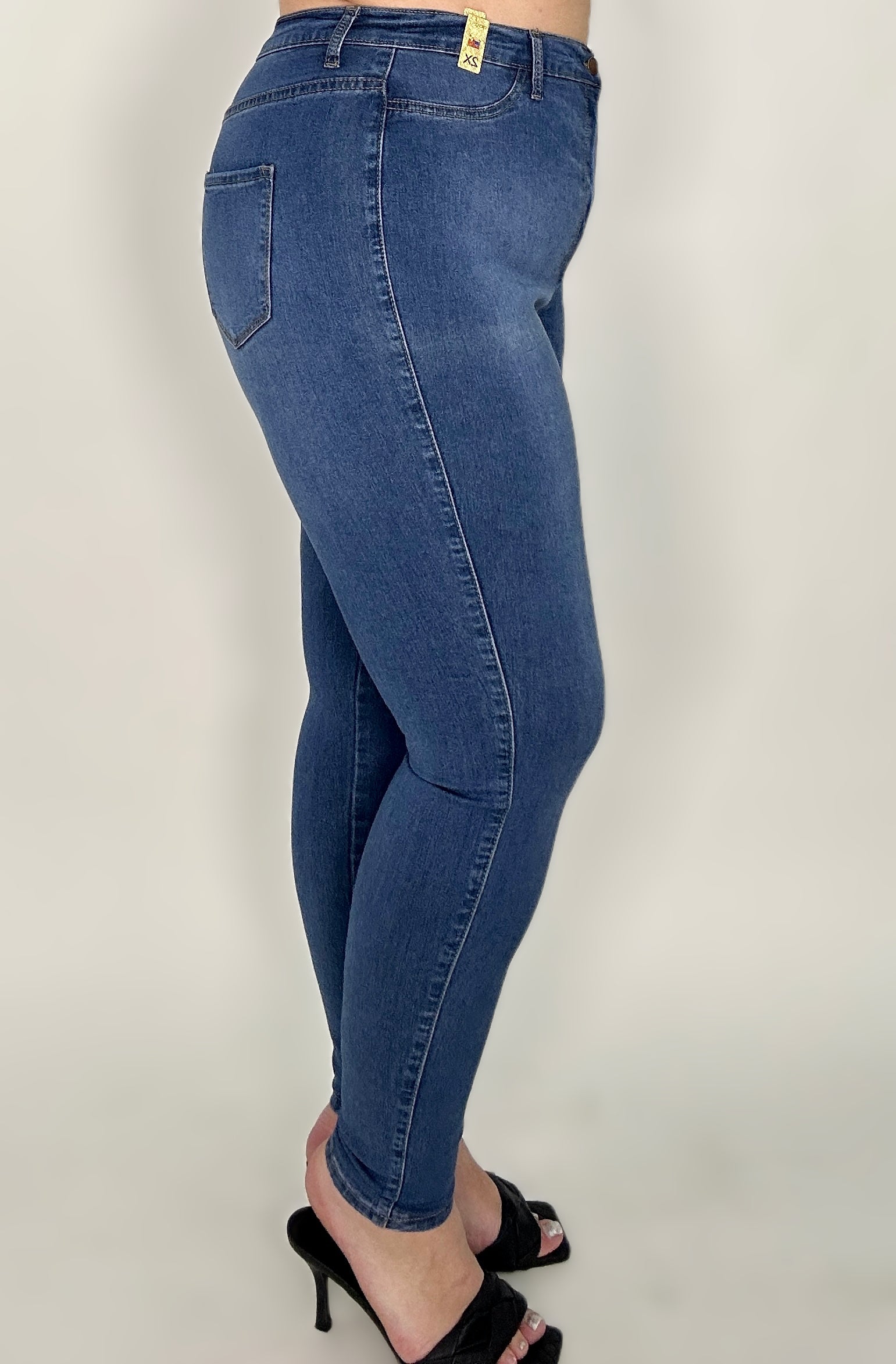 ‘Vibrant Skinny Jeans Medium Wash