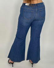 Load image into Gallery viewer, ‘Encore High Rise Flare Jeans
