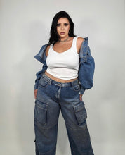 Load image into Gallery viewer, ‘Cello Wide Leg Cargo Jeans
