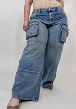 Load image into Gallery viewer, ‘Cello Wide Leg Cargo Jeans
