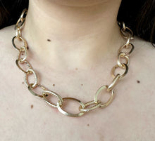 Load image into Gallery viewer, Gold Oval Textured Chain Link Necklace
