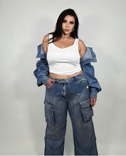 Load image into Gallery viewer, ‘Cello Wide Leg Cargo Jeans
