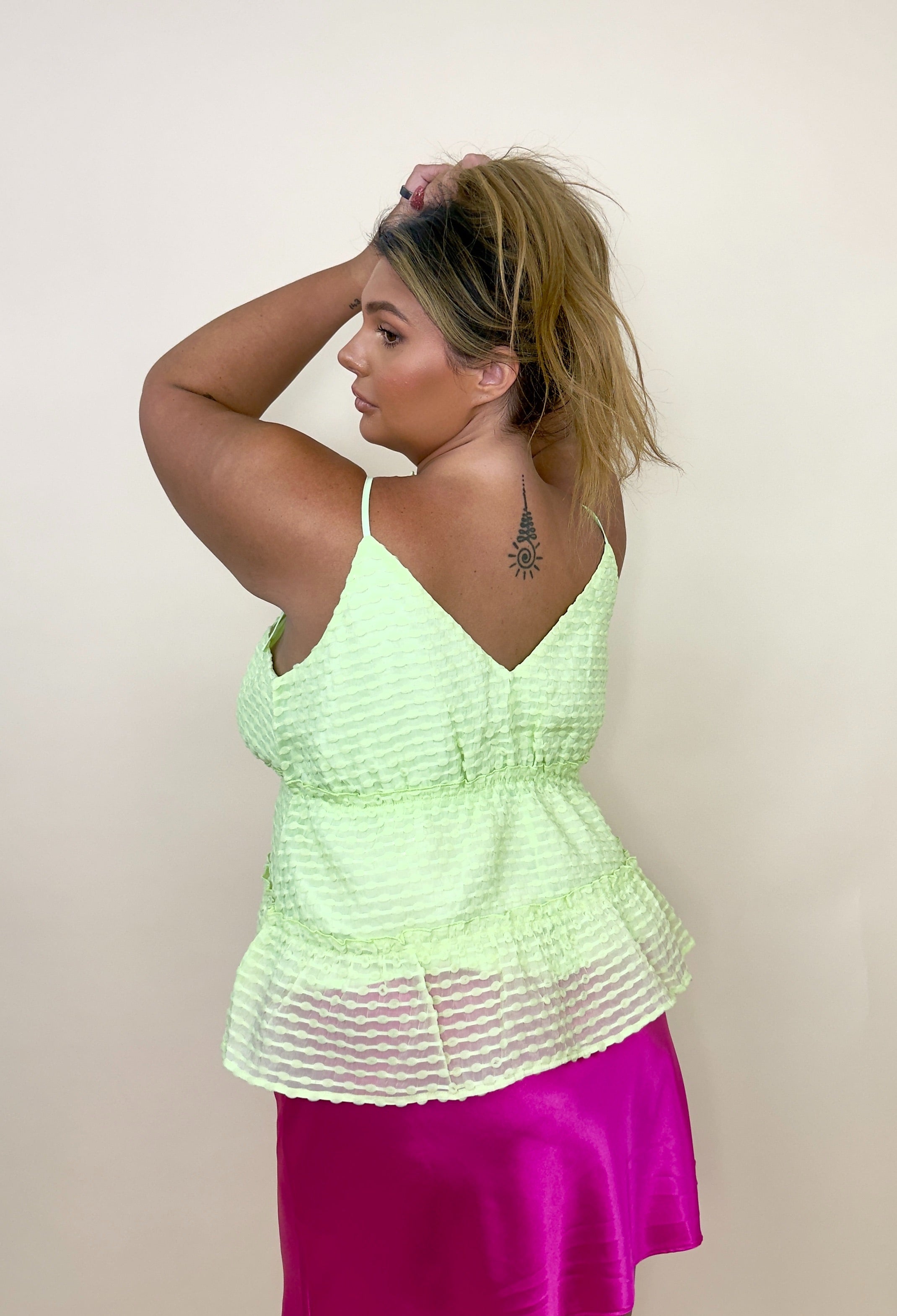 美品 希少L Theory Compact Crepe Peplum 23SS Lime Textured Peplum Top – Qurves Boutique