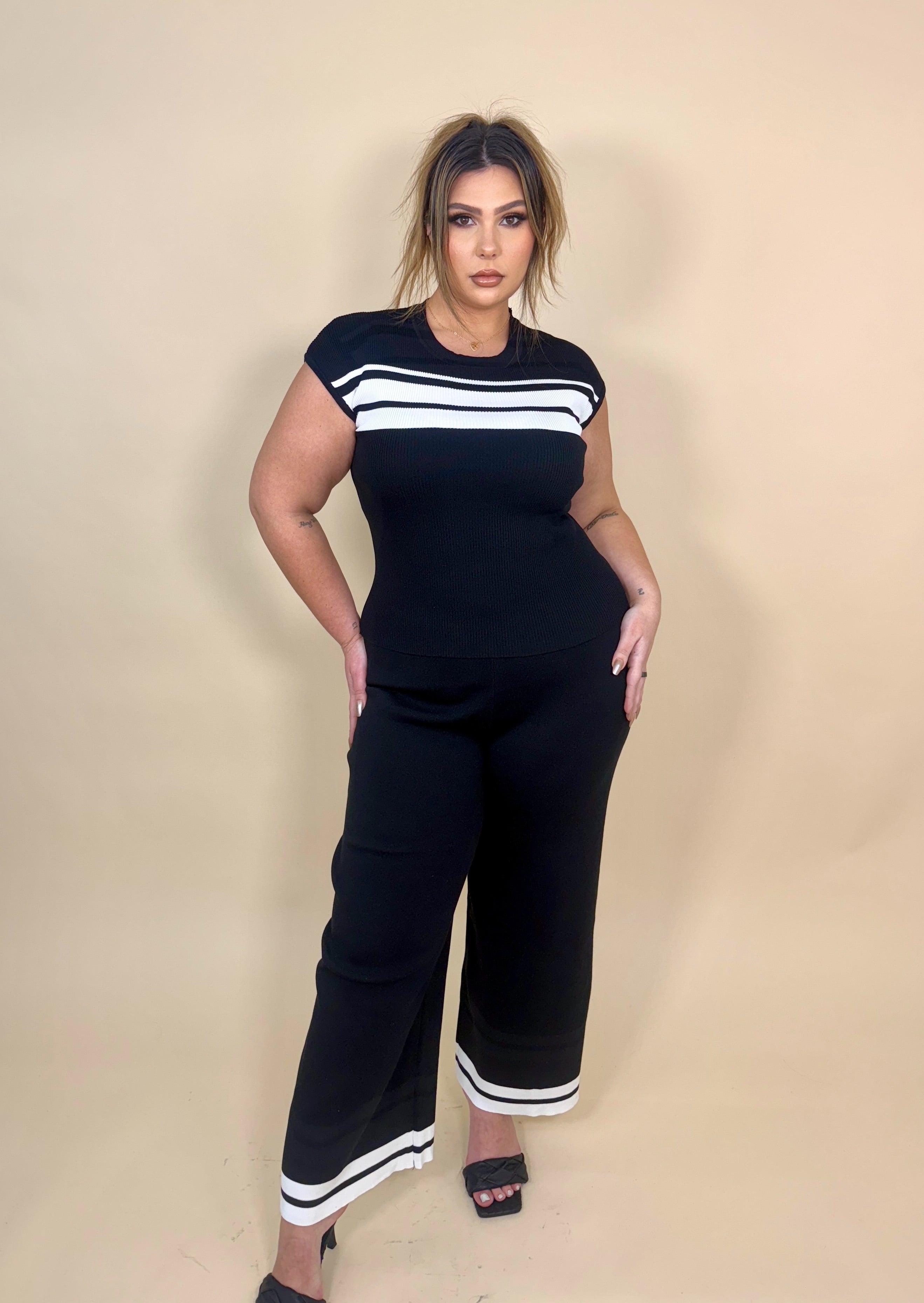 B&W Striped Lounge Set