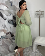 Load image into Gallery viewer, &#39;Jade&#39; Flowy Bow Back Dress
